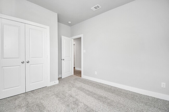 Building Photo - 21047 Bay Vlg Dr