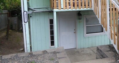 Building Photo - 2 Bedroom Downstairs Apartment in Winston