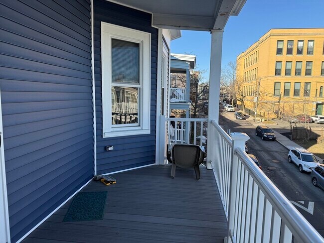 Building Photo - 55 Lithgow St