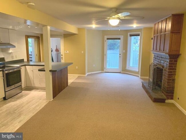 Building Photo - Spacious Adams Morgan Gem with Gas FP