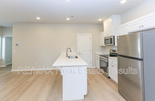 Building Photo - 1401 SW Poigai Wy