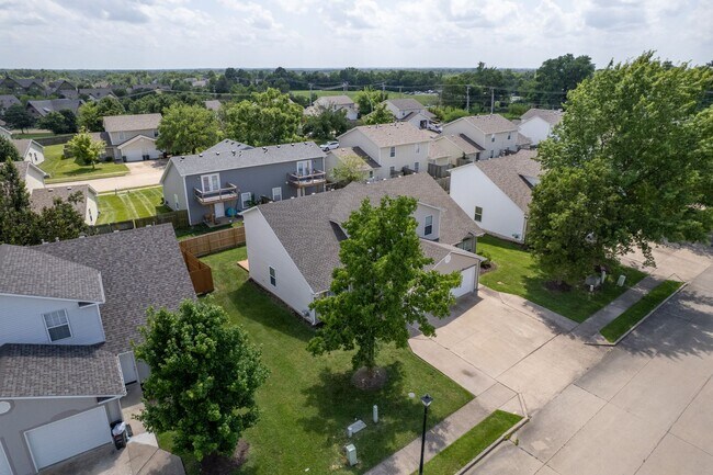 Building Photo - 2412-2414 Calder Ct.