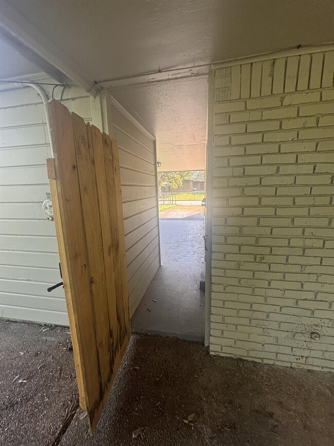 Building Photo - 4845 Ortie Dr