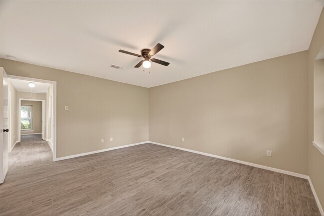 Building Photo - 7527 N Hollow Cir