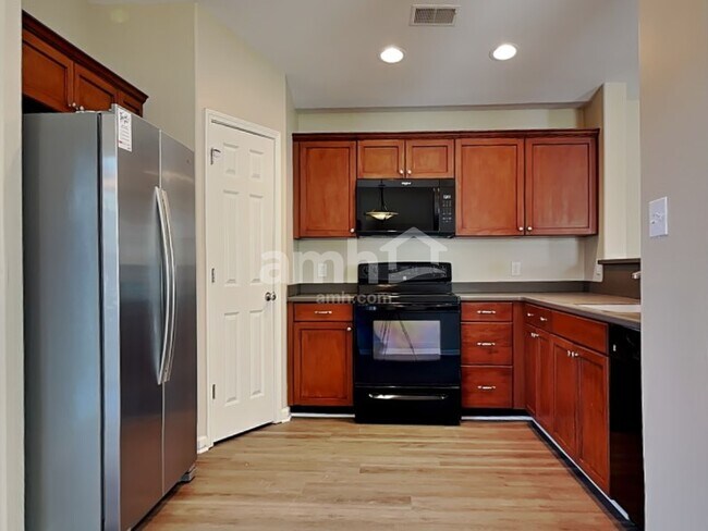 Building Photo - 116 Spring Lakes Dr