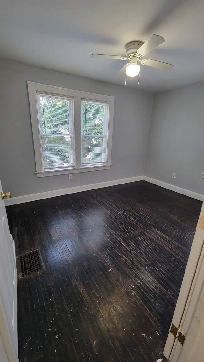 Building Photo - 40 N Roys Ave