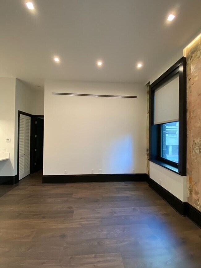 Building Photo - Historic Charm with Live-Work Flexibility in Downtown Honolulu