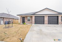 Building Photo - 121 Wind Ridge Dr