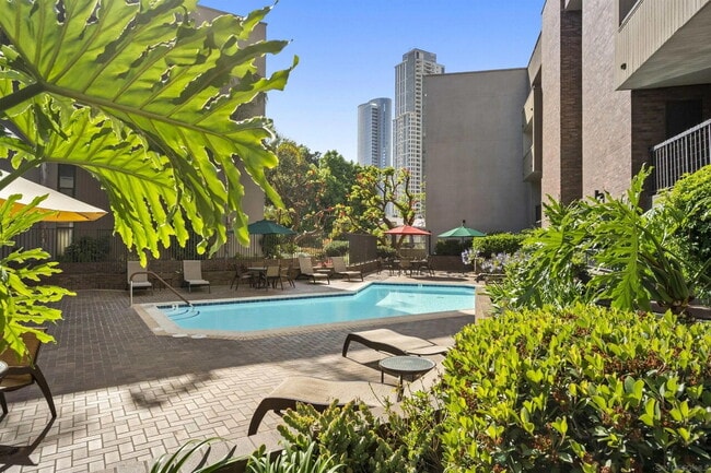 Building Photo - "Chic 800 Sq Ft Downtown San Diego Retreat...