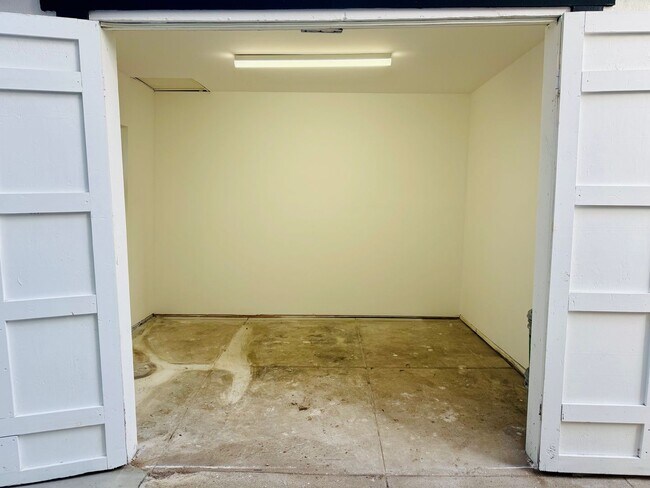 Building Photo - 2922 8th Ave