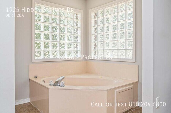 Building Photo - 1925 Hidden Springs Dr
