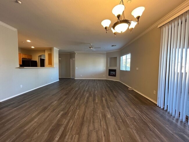 Building Photo - 955 E Knox Rd