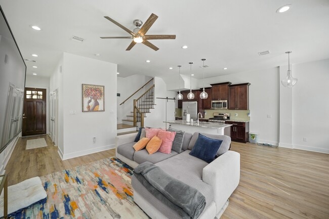 Primary Photo - 4402 McKinley St