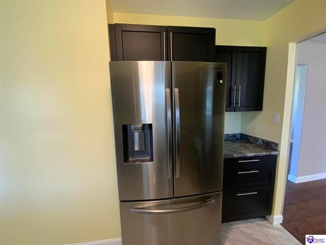 Building Photo - 408 W Crocus Dr