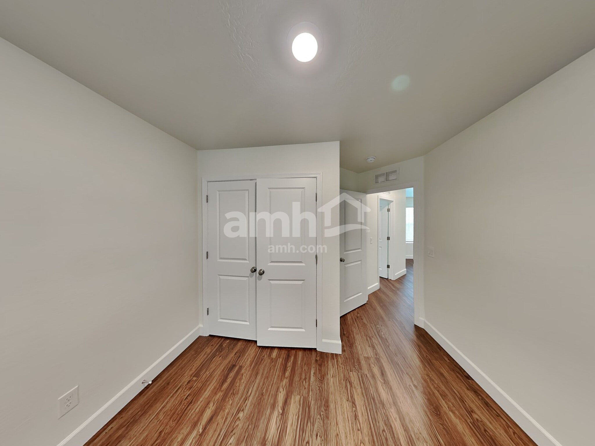 Building Photo - 638 W Hackamore Ave