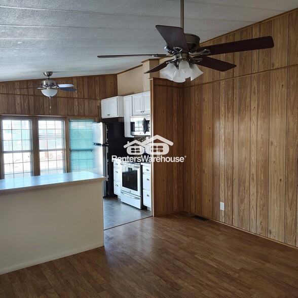 Building Photo - 5735 E McDowell Rd