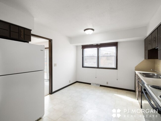 Building Photo - 1312 S 118th St