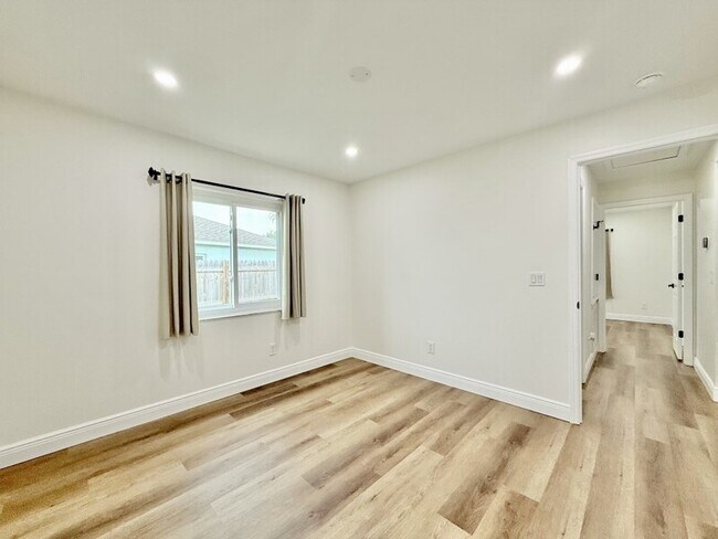 Building Photo - 12129 Buffington Ln