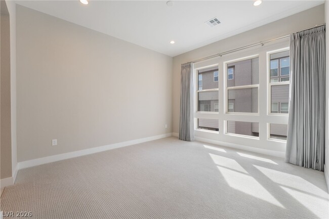 Building Photo - 667 Grey Saker St