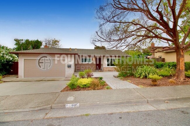 Building Photo - 599 Tamarack Dr