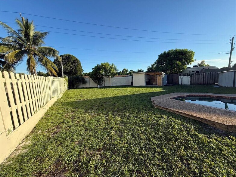 Building Photo - 2451 SW 86th Ave