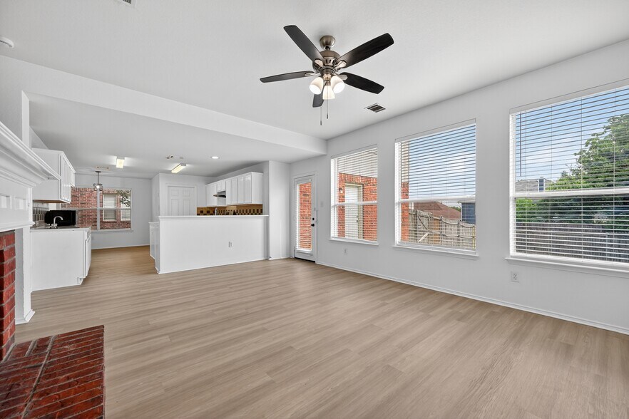 Building Photo - 2125 Elm Falls Pl