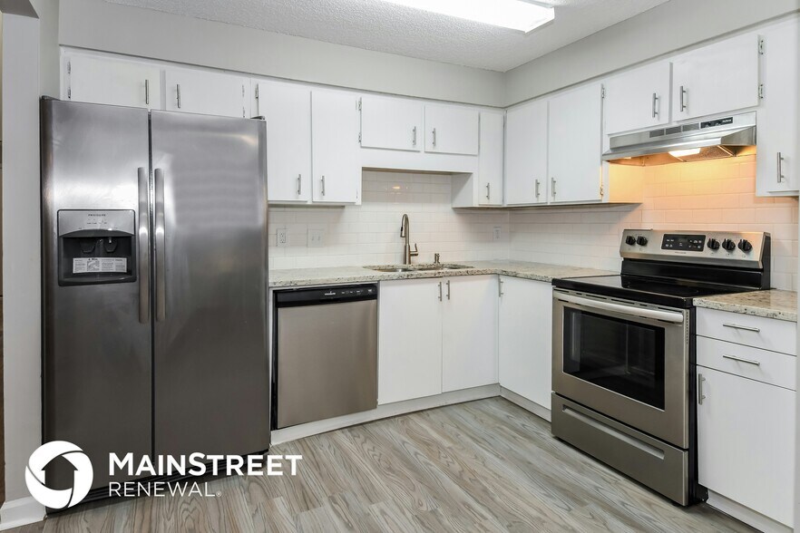 Building Photo - 11665 Summer Tree Rd N