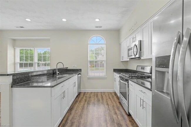 Building Photo - 601 Huntly Dr