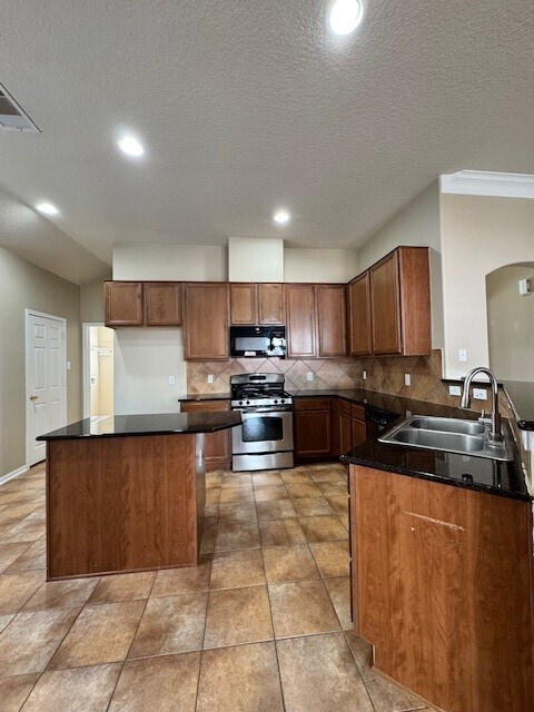 Building Photo - 18426 Cypress Lake Village Dr