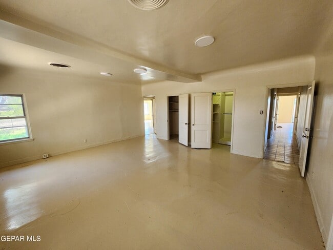 Building Photo - 6643 Westside Dr