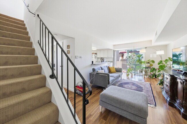 Building Photo - 1208 Admiralty Ln