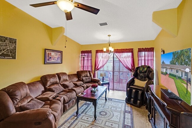 Building Photo - Beautiful 2BR/2BA WITH GARDEN VIEW in the Hear of Boca (55+ community)