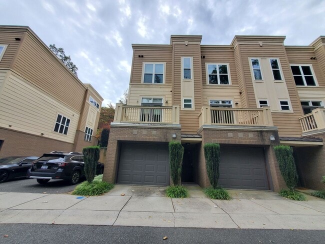 Building Photo - Luxury Elizabeth Condo – Gated Community w...