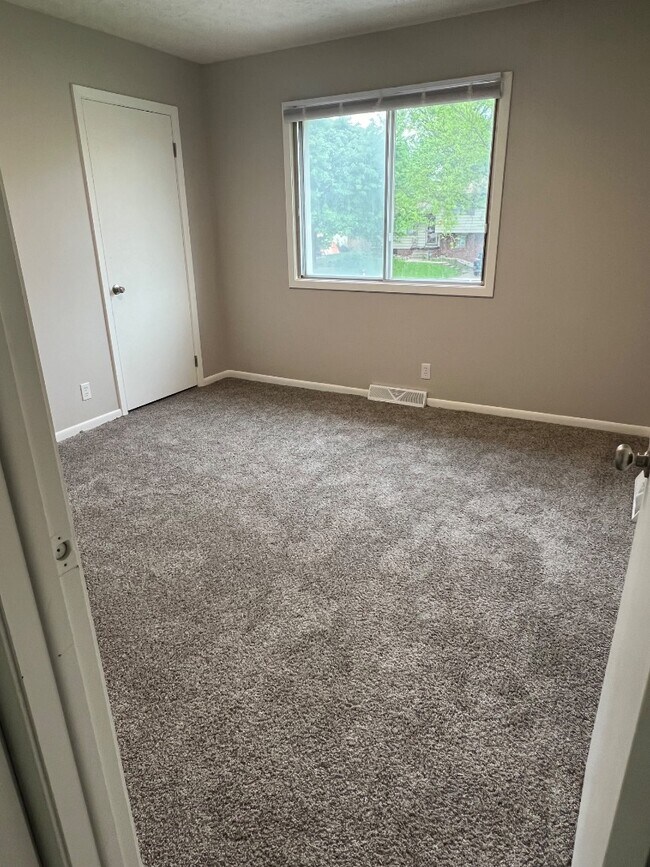 Building Photo - 11226 Roxbury Dr