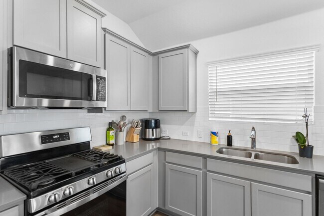 Building Photo - 149 River Rise Rd