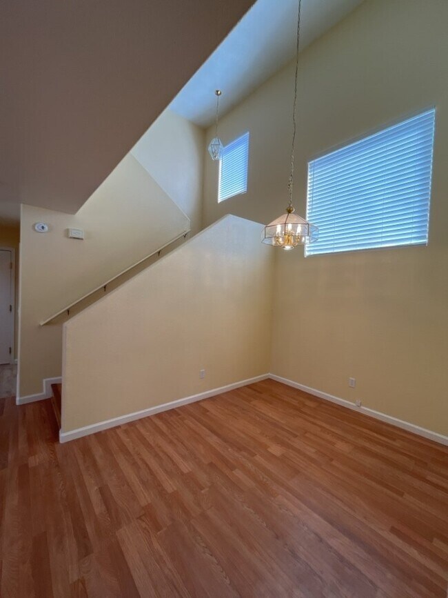 Building Photo - Experience luxurious living in this stunning 4-bedroom, 2.5-bathroom house