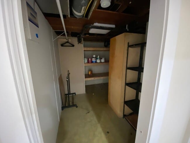 Building Photo - Arbor Lodge Bungalow!