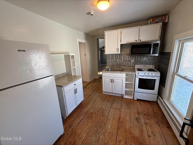 Building Photo - 372 NY-43