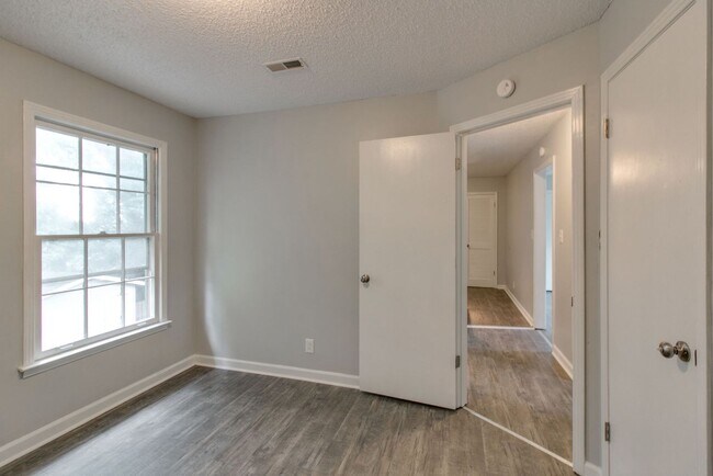 Building Photo - 103 Bennett Dr