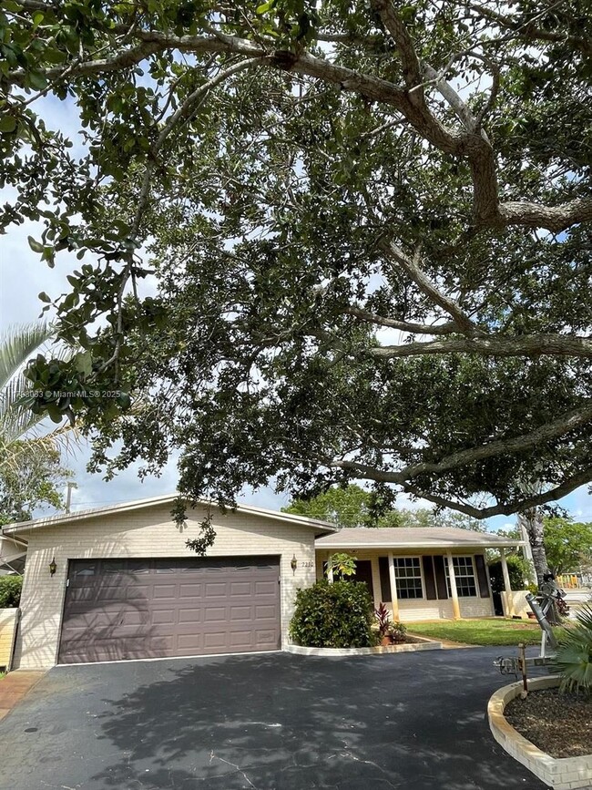 Primary Photo - 2230 N 50th Ave