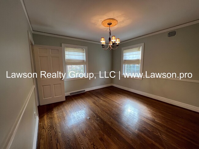 Building Photo - Charming Brick Colonial in South Roanoke