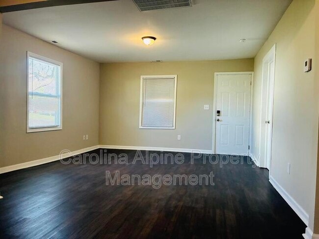 Building Photo - 317 N Dilling St