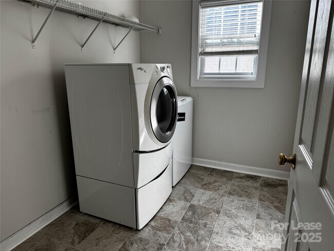 Building Photo - 15628 Sullivan Ridge Dr