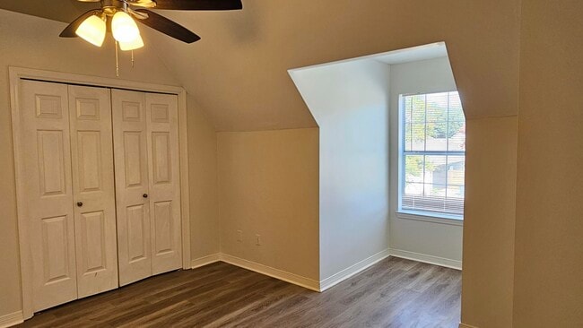 Building Photo - 406 Parkwood Pl
