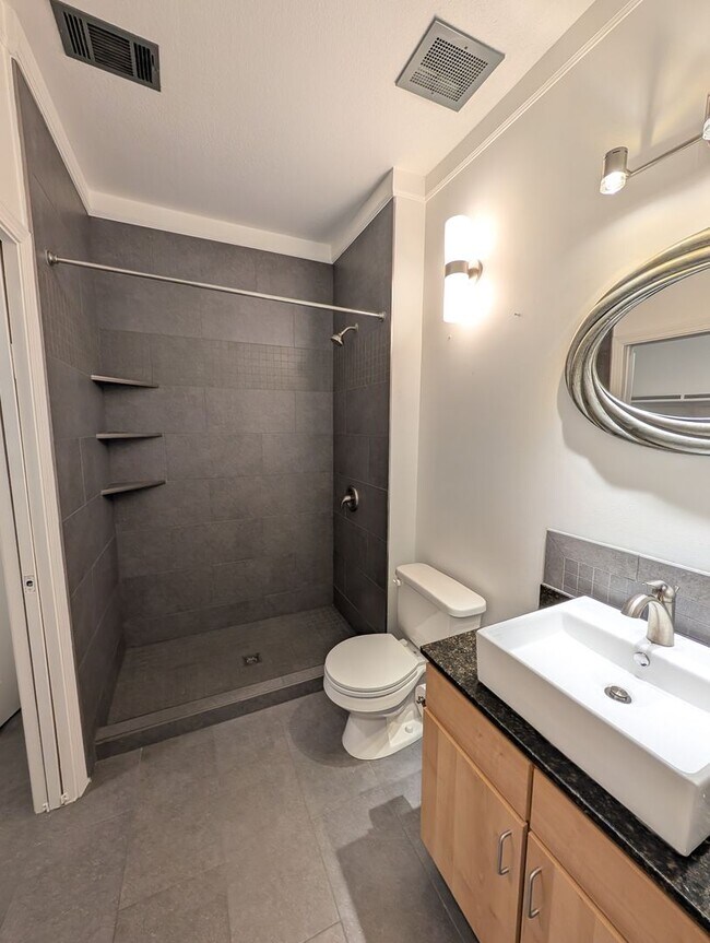 Building Photo - Asheville Condo Rental