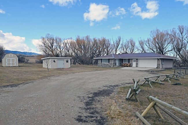 Building Photo - 272 WY-335