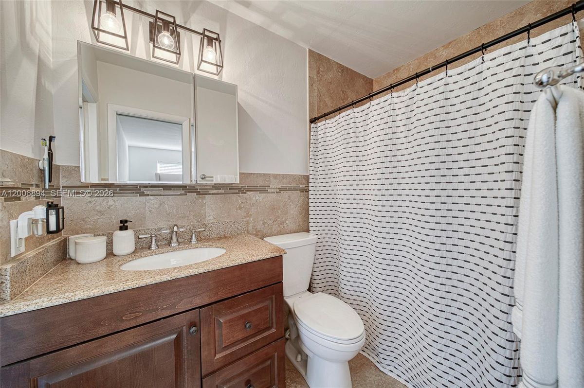 Building Photo - 10600 SW 80th Ct