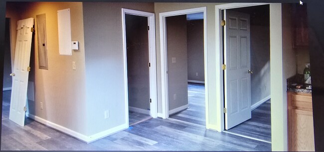 Building Photo - 2102 Kingsbury Rd