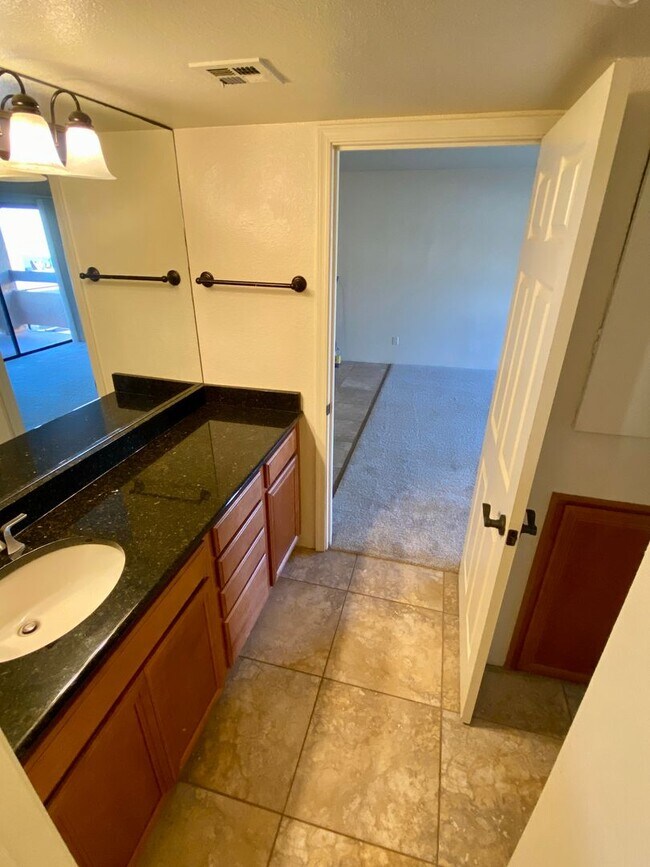 Building Photo - Upgraded Condo near Oldtown