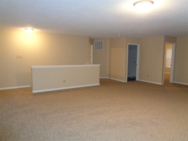 Building Photo - 626 Hickory Pine Dr